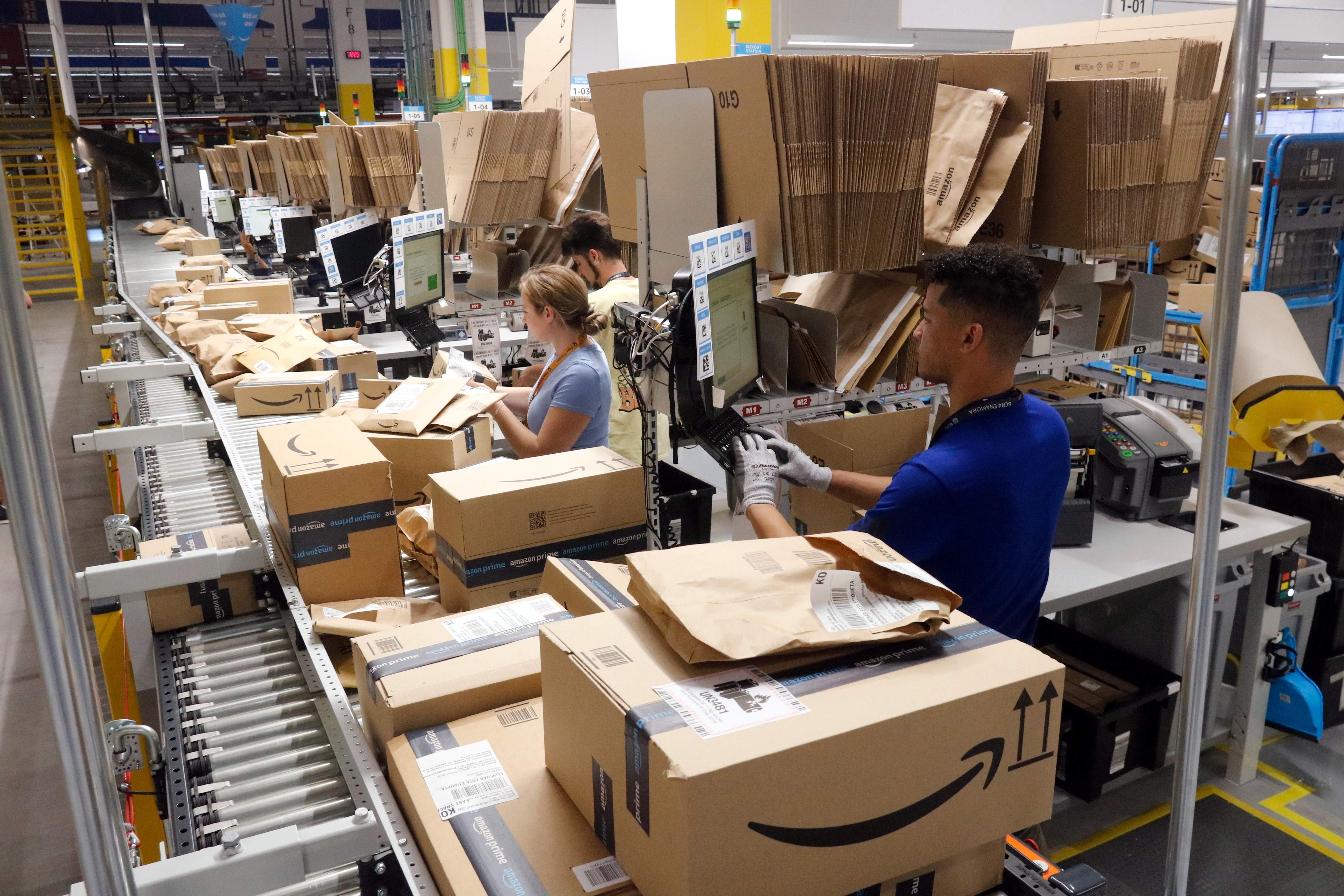 Quant guanya un repartidor d’Amazon? Sou, horaris i diferències entre empreses