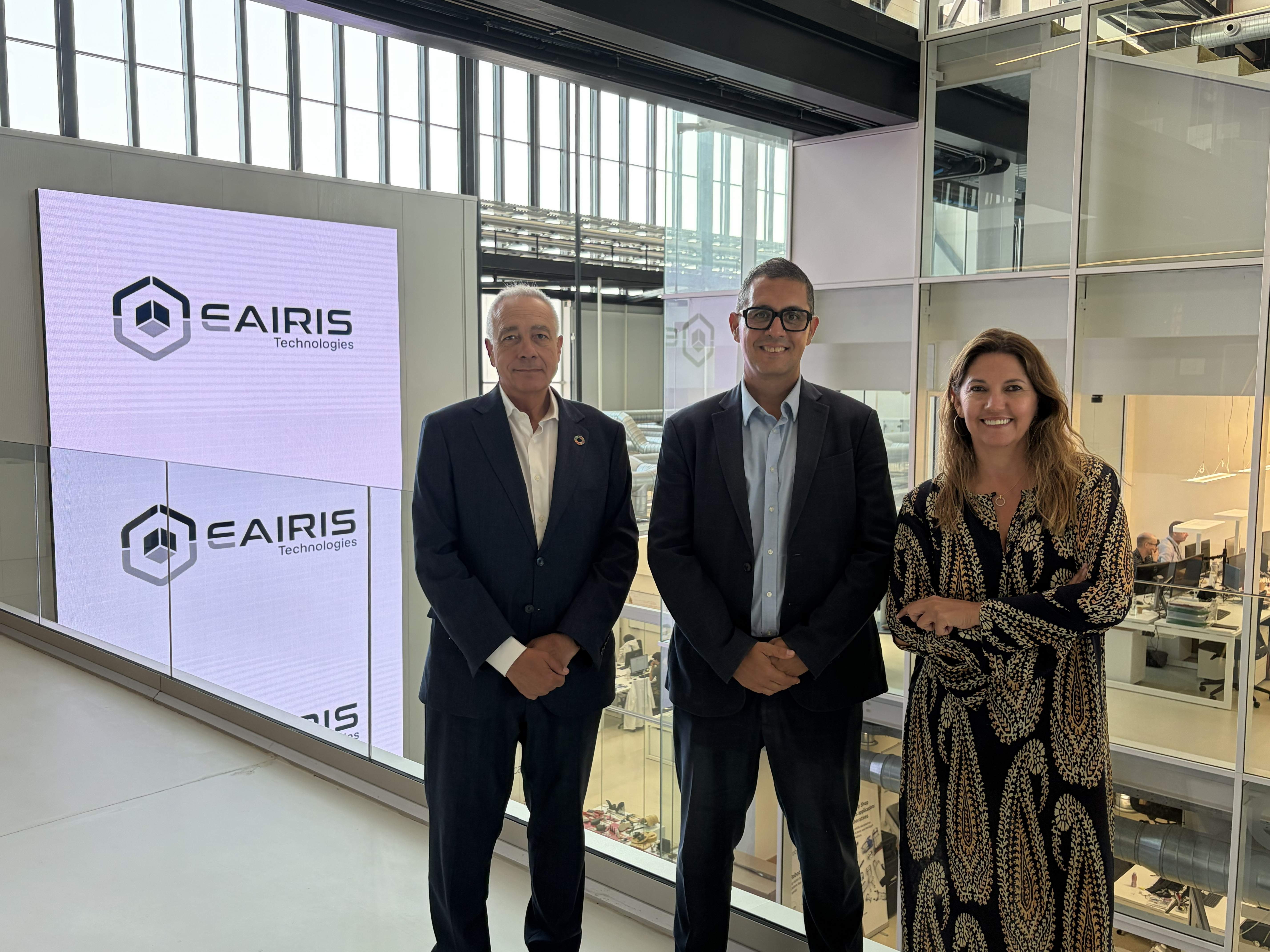Jordi Gutiérrez, fundador de Eairis Technologies, con los responsables de DFactory. 