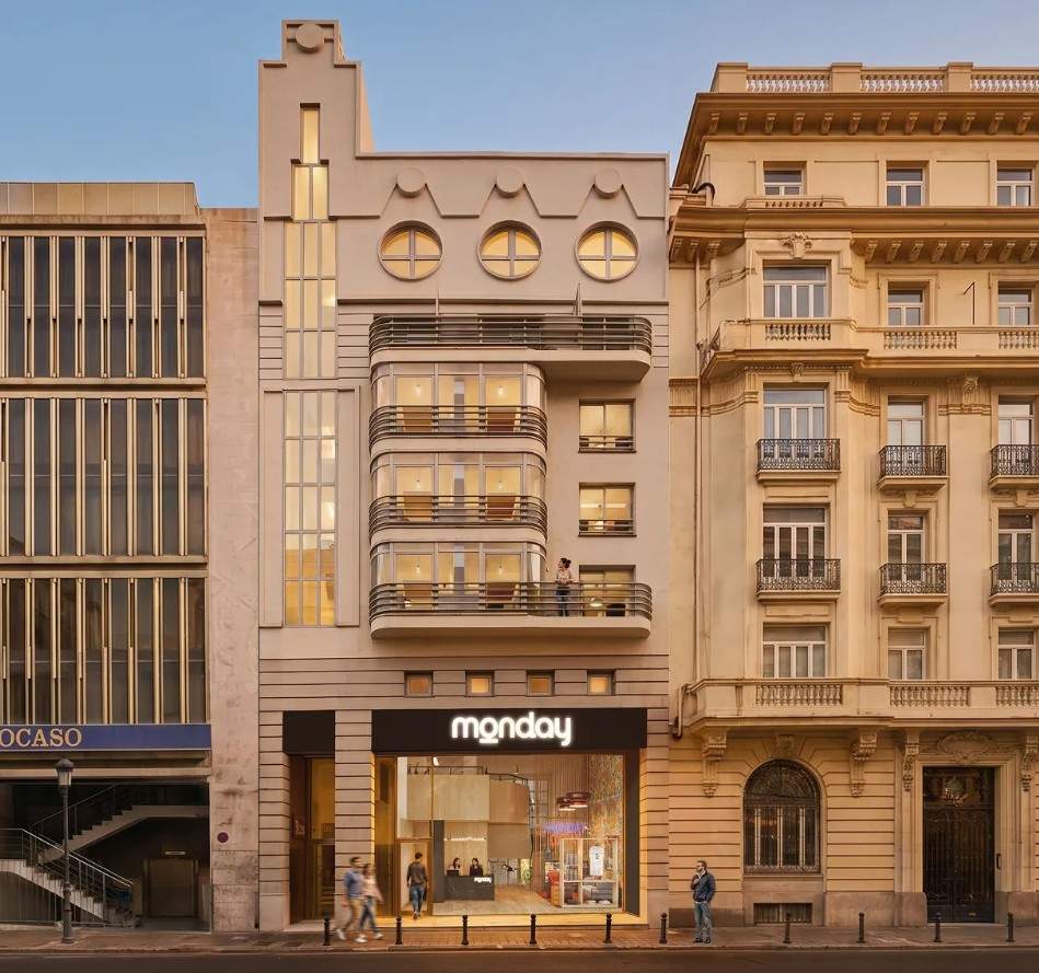 Imagen virtual de cómo quedará la nueva oficina flexible de Monday en Valencia.