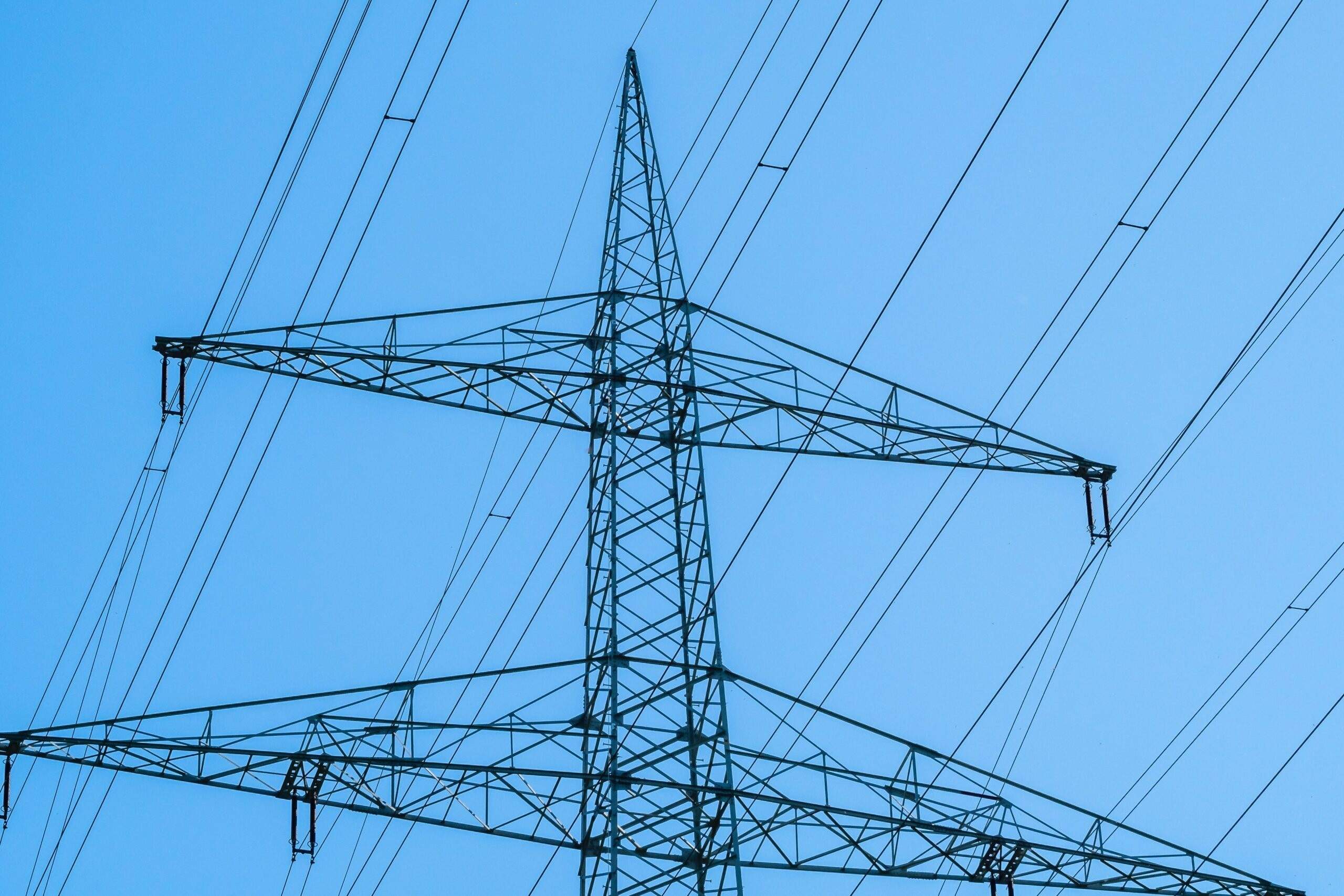 La xarxa elèctrica espanyola, al límit: 86% de saturació