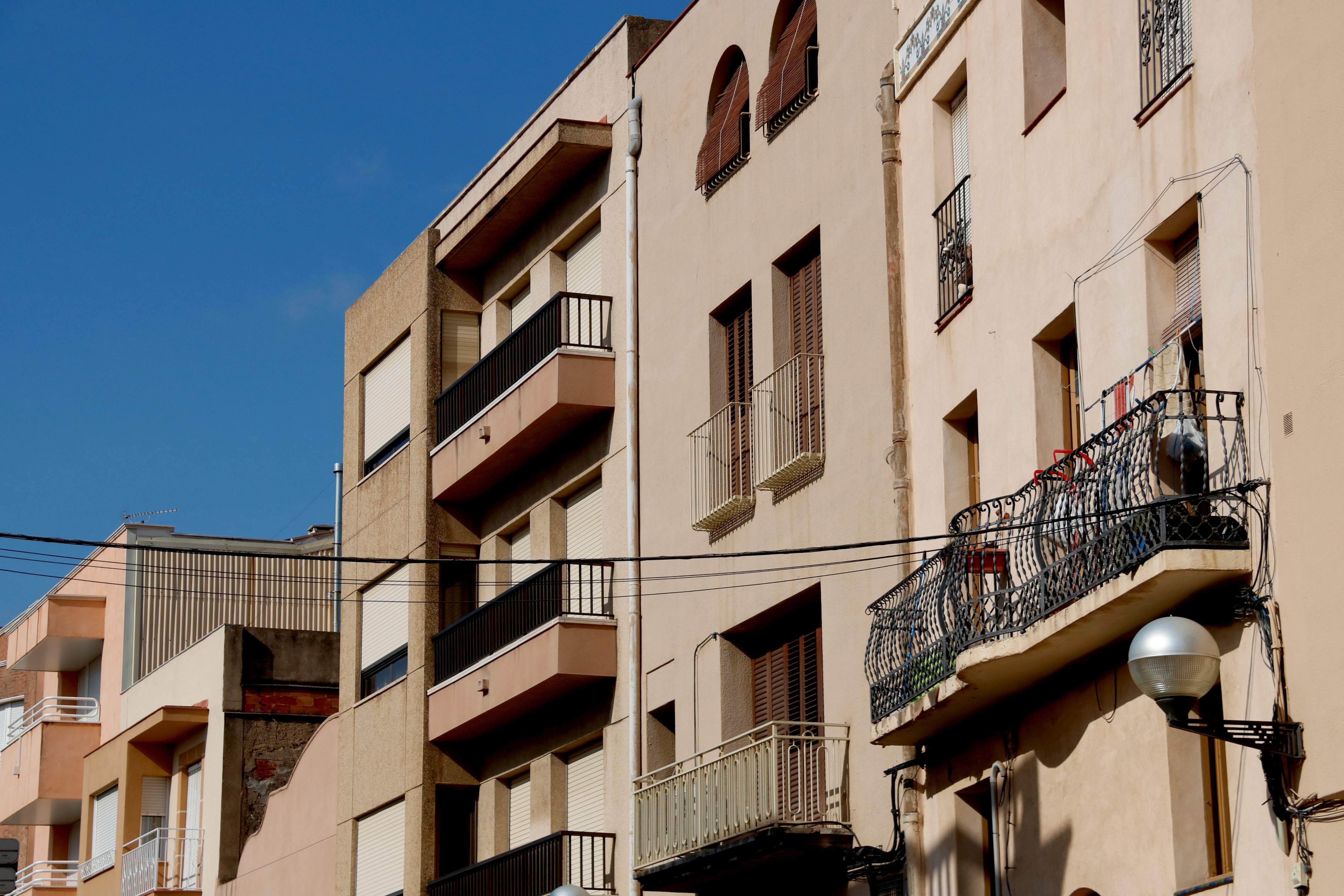 La compraventa de viviendas en Catalunya cae un 7%