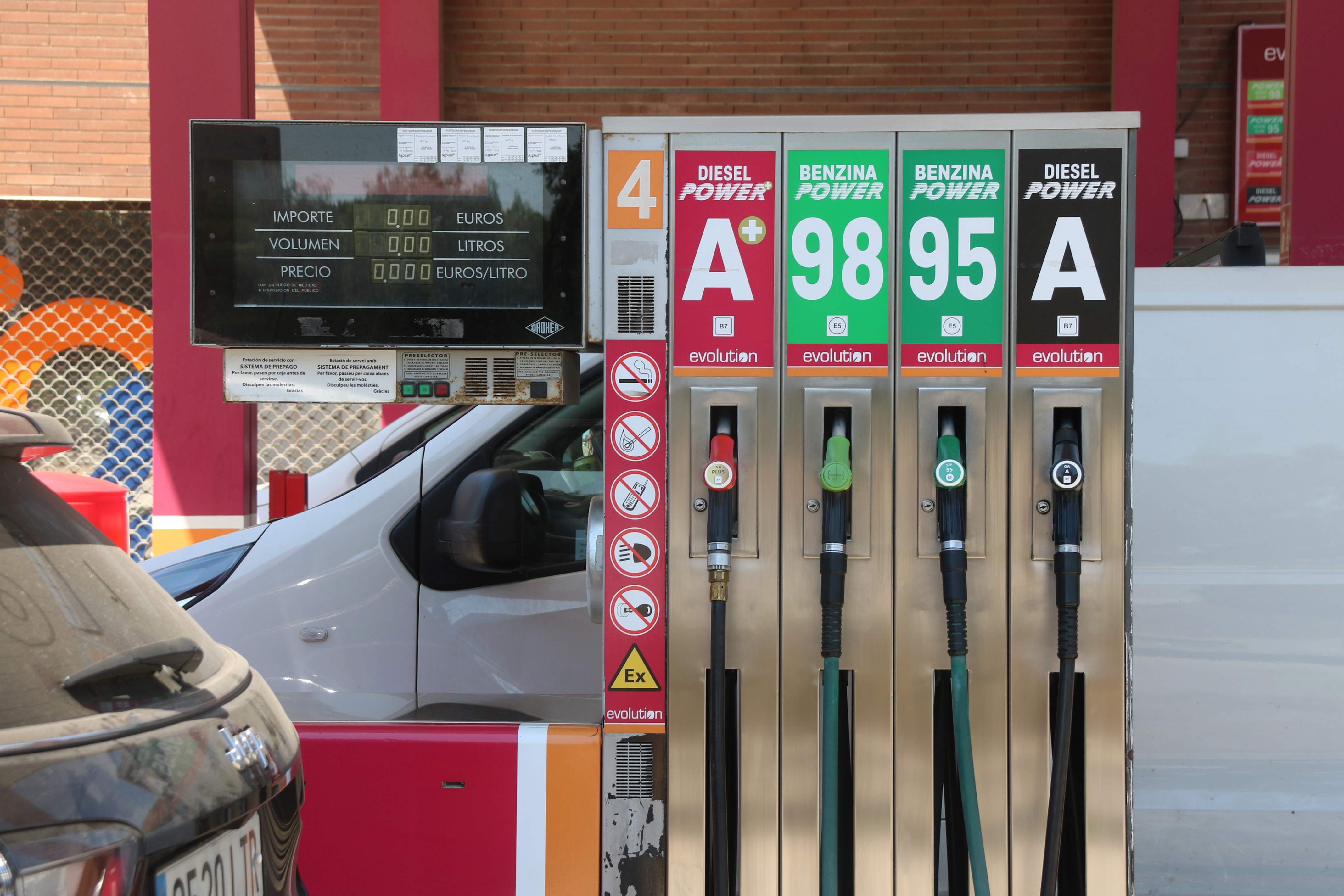 La data clau per omplir el dipòsit: què passarà amb el preu de la gasolina a partir de dijous?
