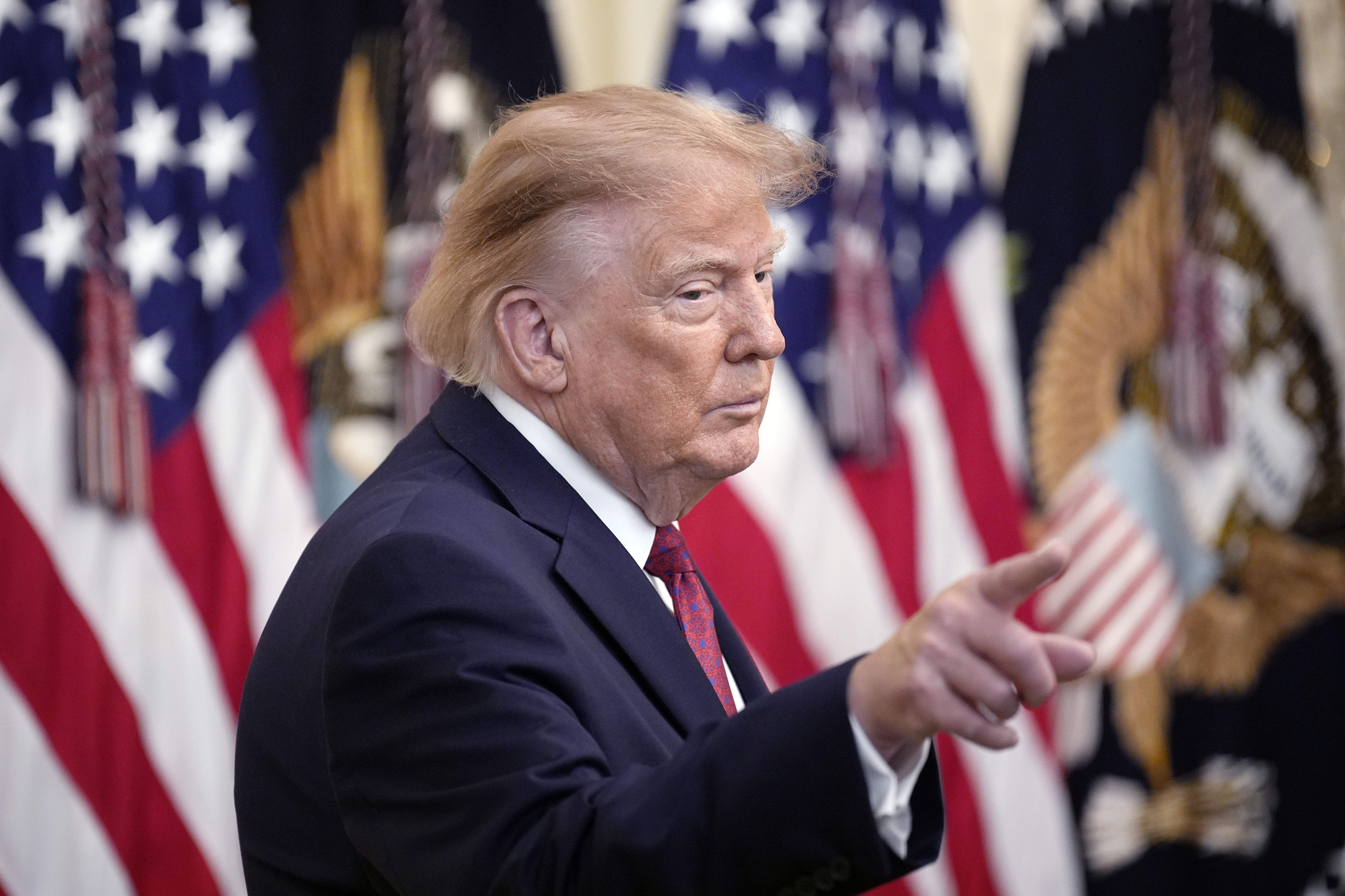 Trump no descarta que Estats Units compri accions d'OpenAI i Anthropic