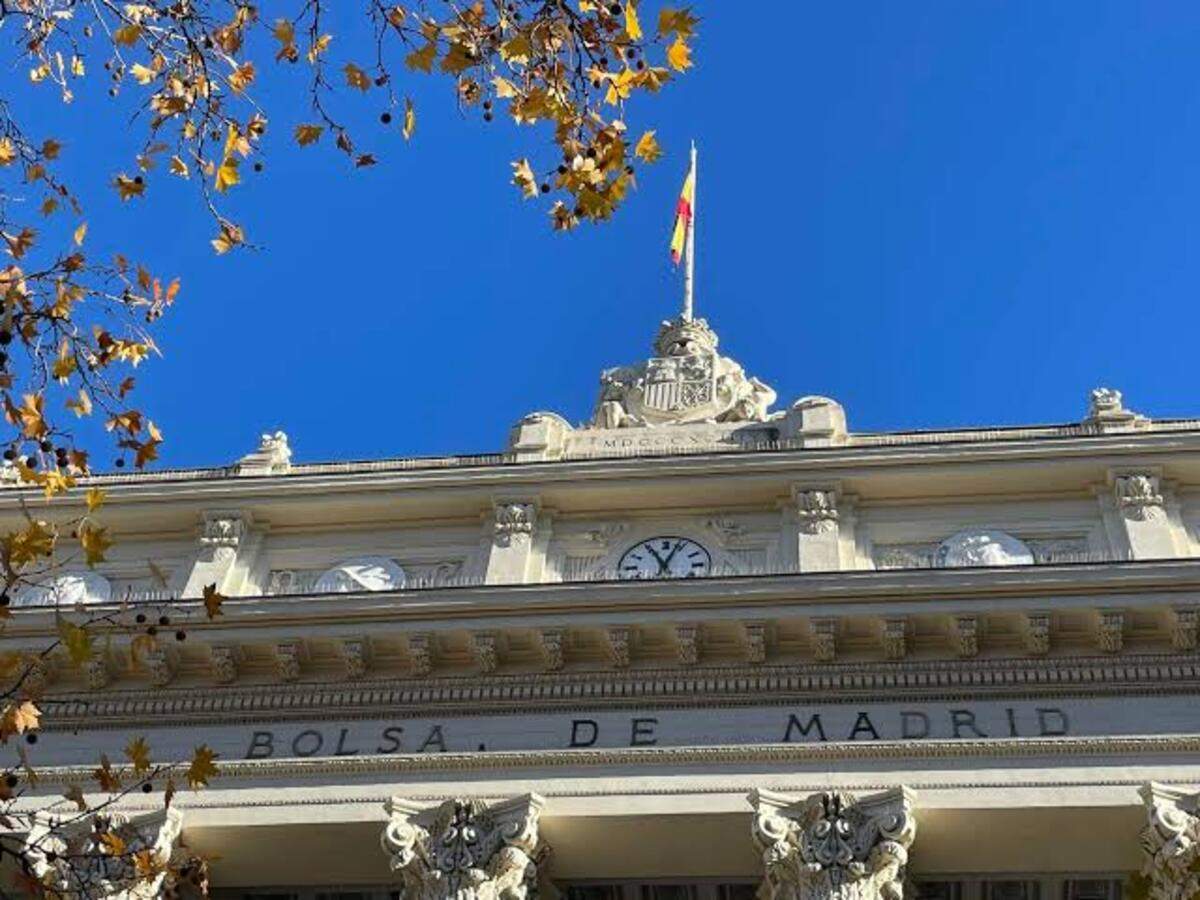 Fachada del edificio de la Bolsa de Madrid