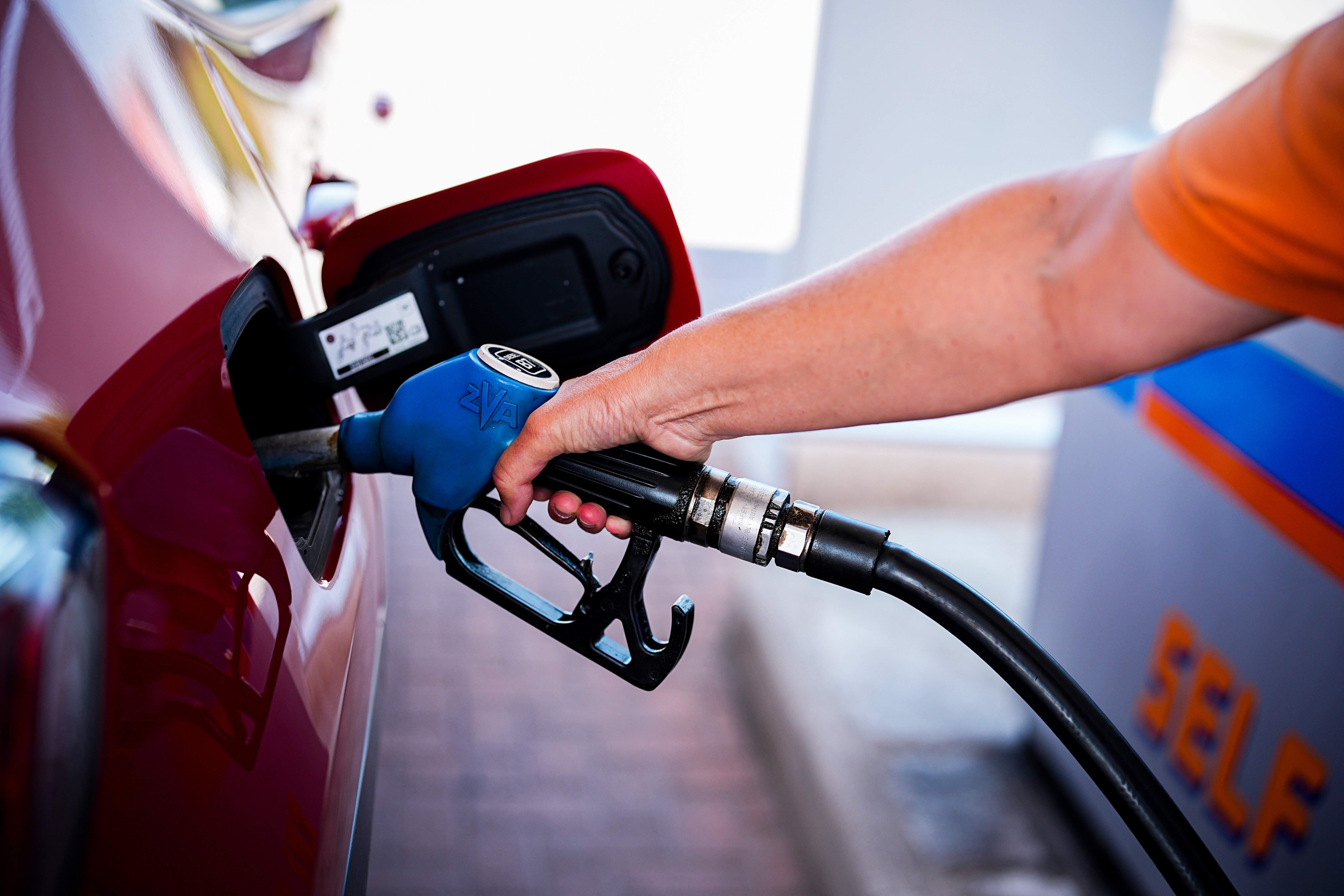 Els carburants trenquen la ratxa alcista i cauen fins a un 4,6%