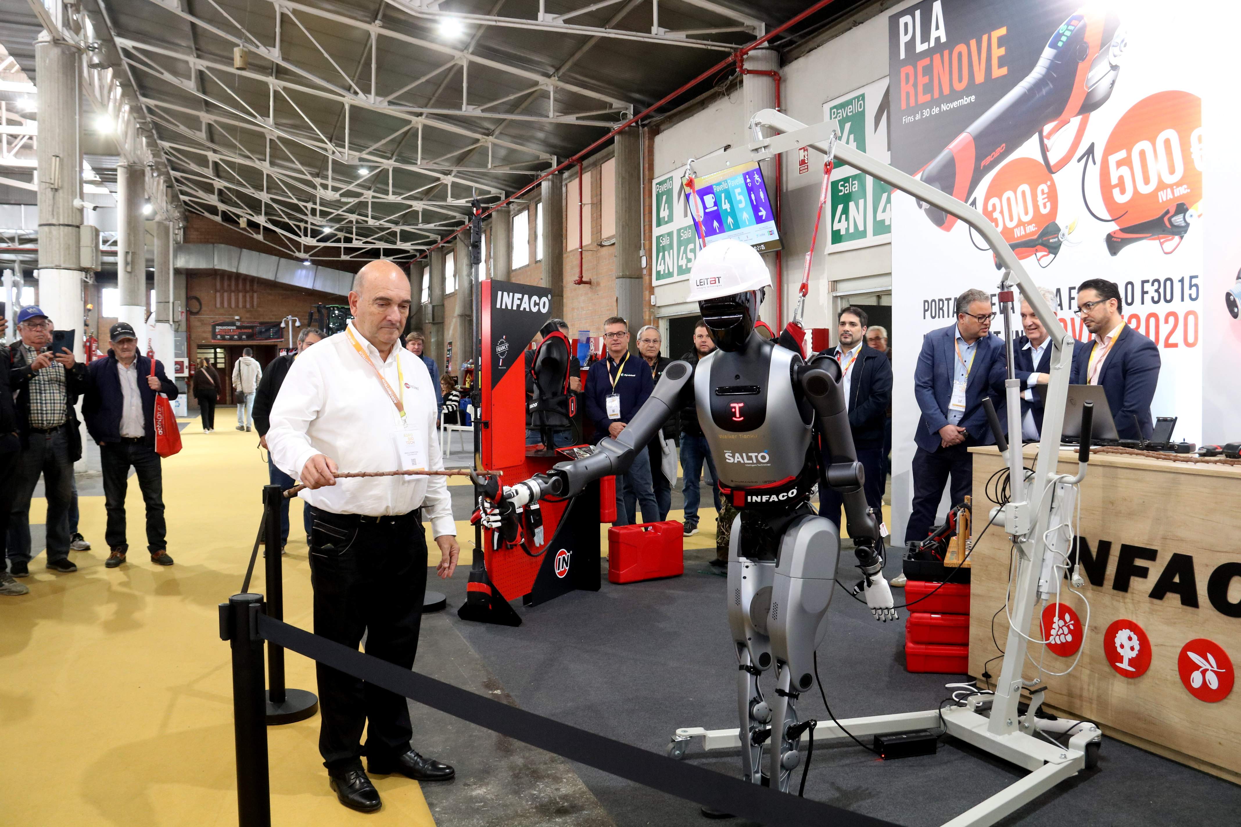 Grupo Saltó presenta el primer robot humanoide que realiza la poda de árboles