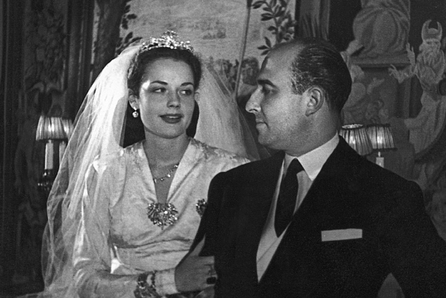 Mor Muñoz Ramonet, paradigma de la corrupció franquista. Julio Muñoz i Carmen Vilallonga en les seves noces (1946). Font Ajuntament de Barcelona