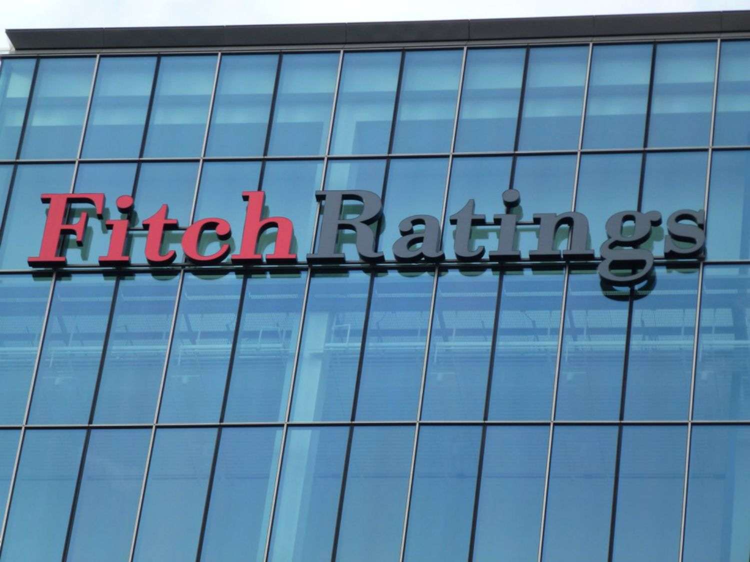 Fitch veu un impacte neutral de l'opa al BBVA i puja el ràting a 'A-', amb perspectiva 'estable'