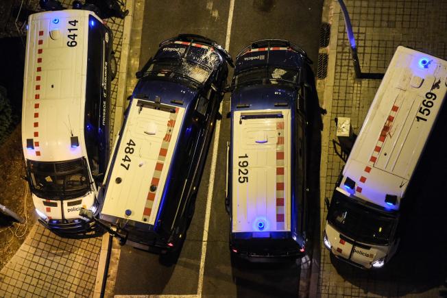 Imágenes del desalojo del Kubo y la Ruina, en Barcelona