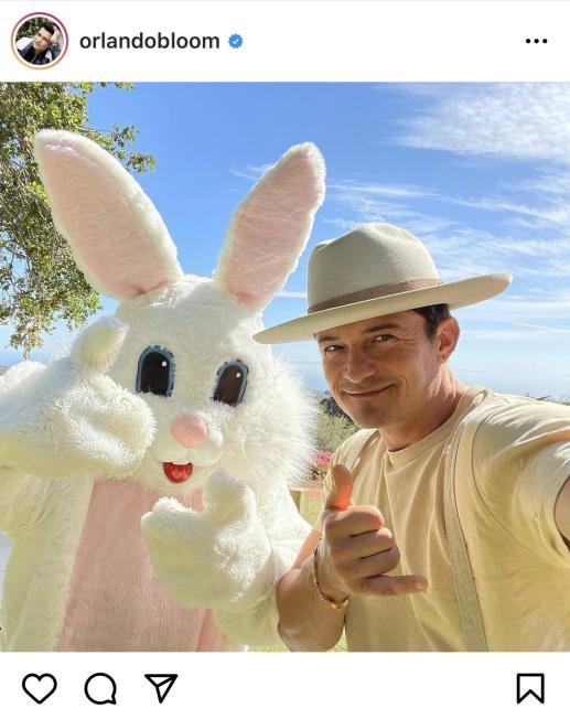 Orlando Bloom celebra la Pasqua amb un conill gegant (Instagram)