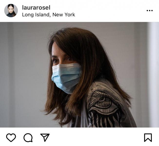 Laura Rosel comparte un retrato con la mascarilla puesta (Pau Venteo, Instagram)