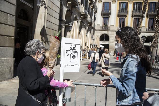 L'ús de la mascareta i del gel hidroalcolic, indispensable per accedir als recintes perimetrats