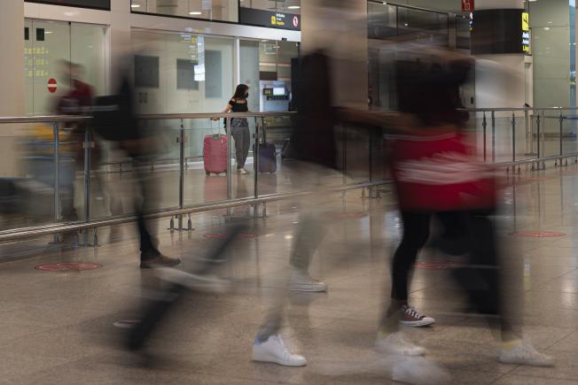 Turista en el aeroport de El Prat