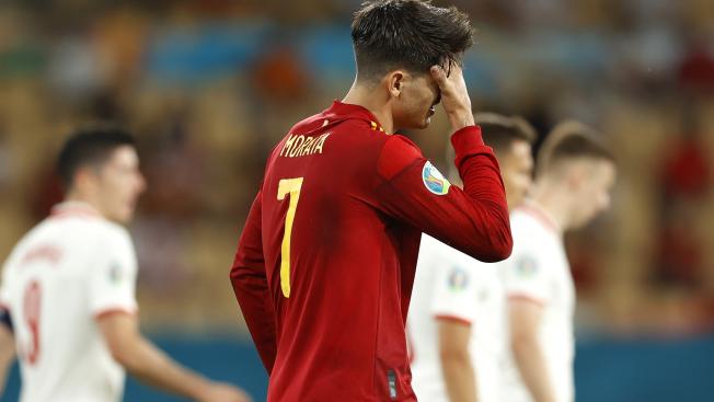 Álvaro Morata con la mano en la cara Álvaro Morata con la mano en la cara