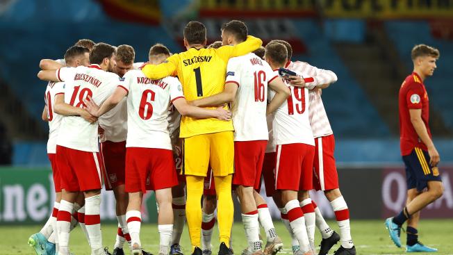La selección de Polonia celebrando el empate contra España La selección de Polonia celebrando el empate contra España