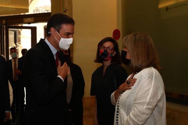 Pedro Sánchez y la alcaldesa de l'Hospitalet de Llobregat, Núria Marín.