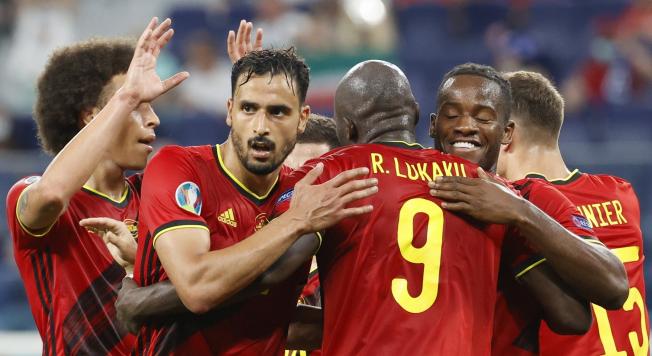 Romelu Lukaku celebrant el seu gol al Finlàndia-Bèlgica