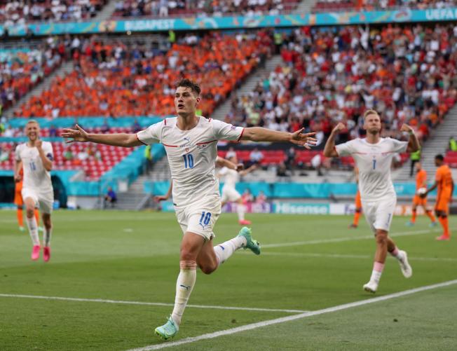 Patrik Schick celebrando su gol contra Países Bajos
