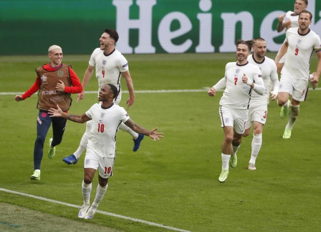 Raheem Sterling celebrant el seu gol contra Alemanya