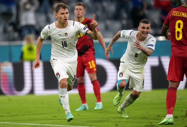 Barella celebra el primer gol