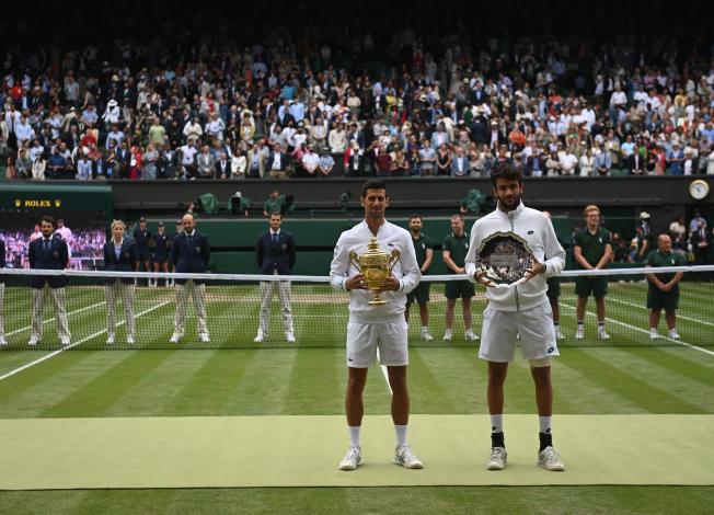 Djokovic i Berrettini amb les copes