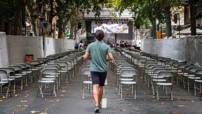 Los escenarios más grandes, situados en puntos concretos del barrio