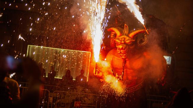 Lucimiento estático de fuego pone el punto y final de las Fiestas de Gracia