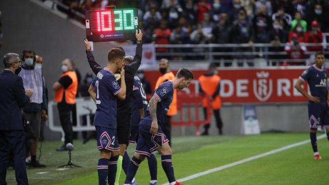 El momento del debut de Leo Messi El momento del debut de Leo Messi