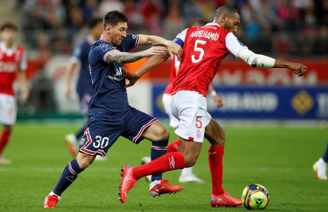 Leo Messi jugando con el PSG