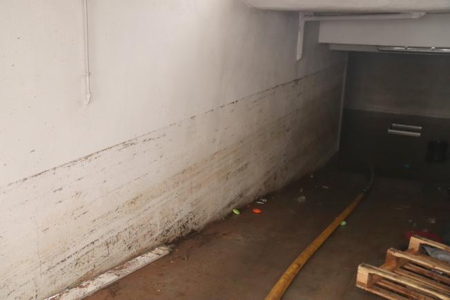 La entrada de un parking inundada