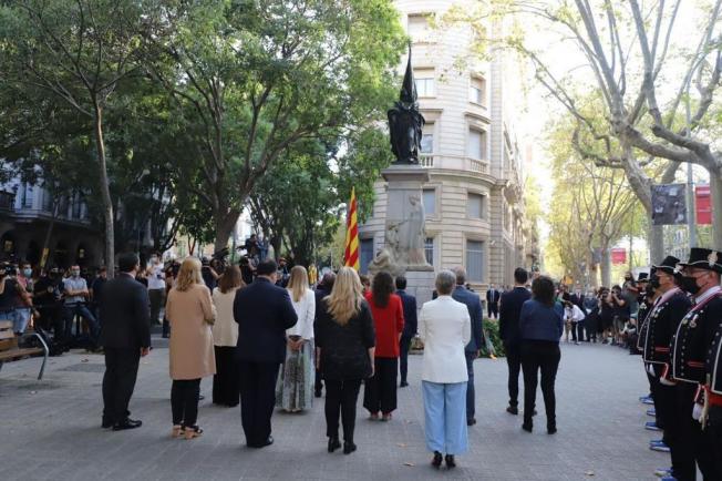 Un acto sobrio y con distancias