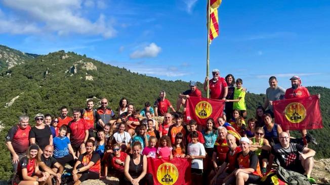 Excursió al Castell de Cabrera del Club Excursionista Maçanetenc, reivindicant la Diada nacional.