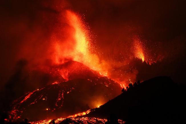 An eruptive vent expels lava and pyroclasts in the Cabeza de Vaca area