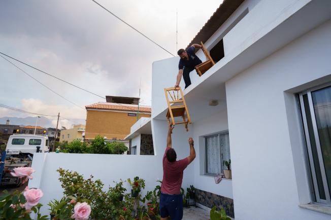 Coordinación vecinal para salvar los muebles