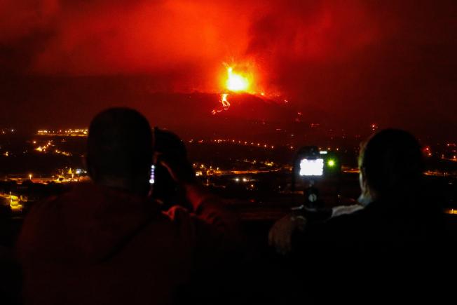 Las bocas del volcán rugen con más fuerza