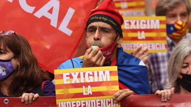 "Exigim la independència" "Exigim la independència"