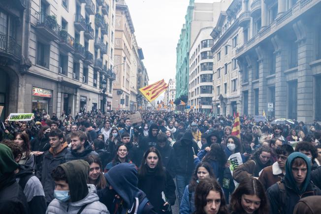 Fum de colors en alguns punts de la manifestació