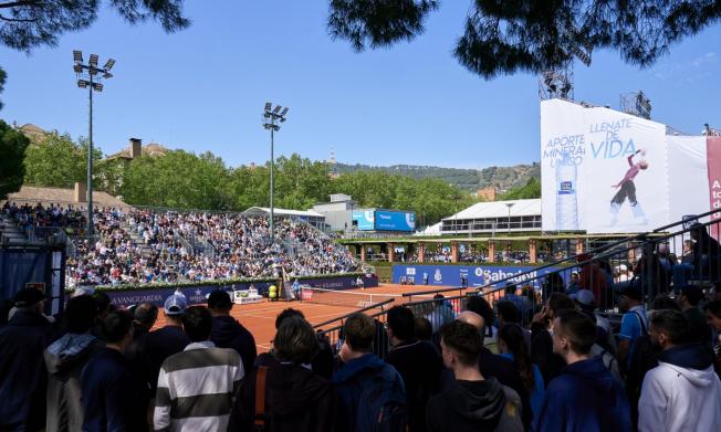 Ganes de tenis en un dia festiu