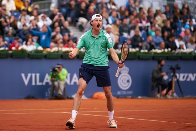 Ugo Humbert celebrant la victòria