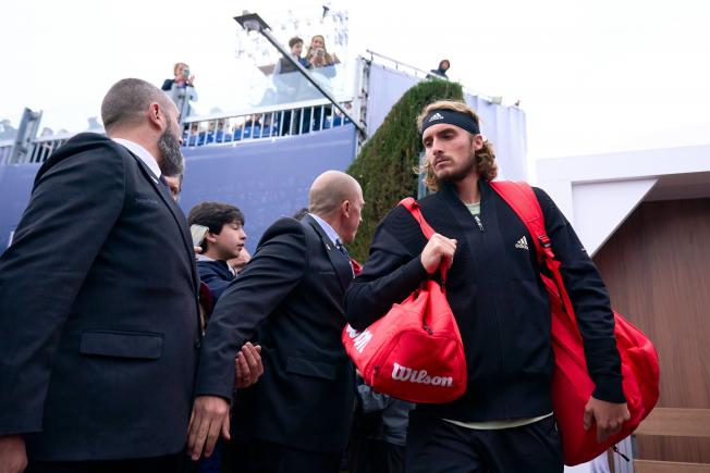 Tsitsipas se queda con las ganas de completar su partido