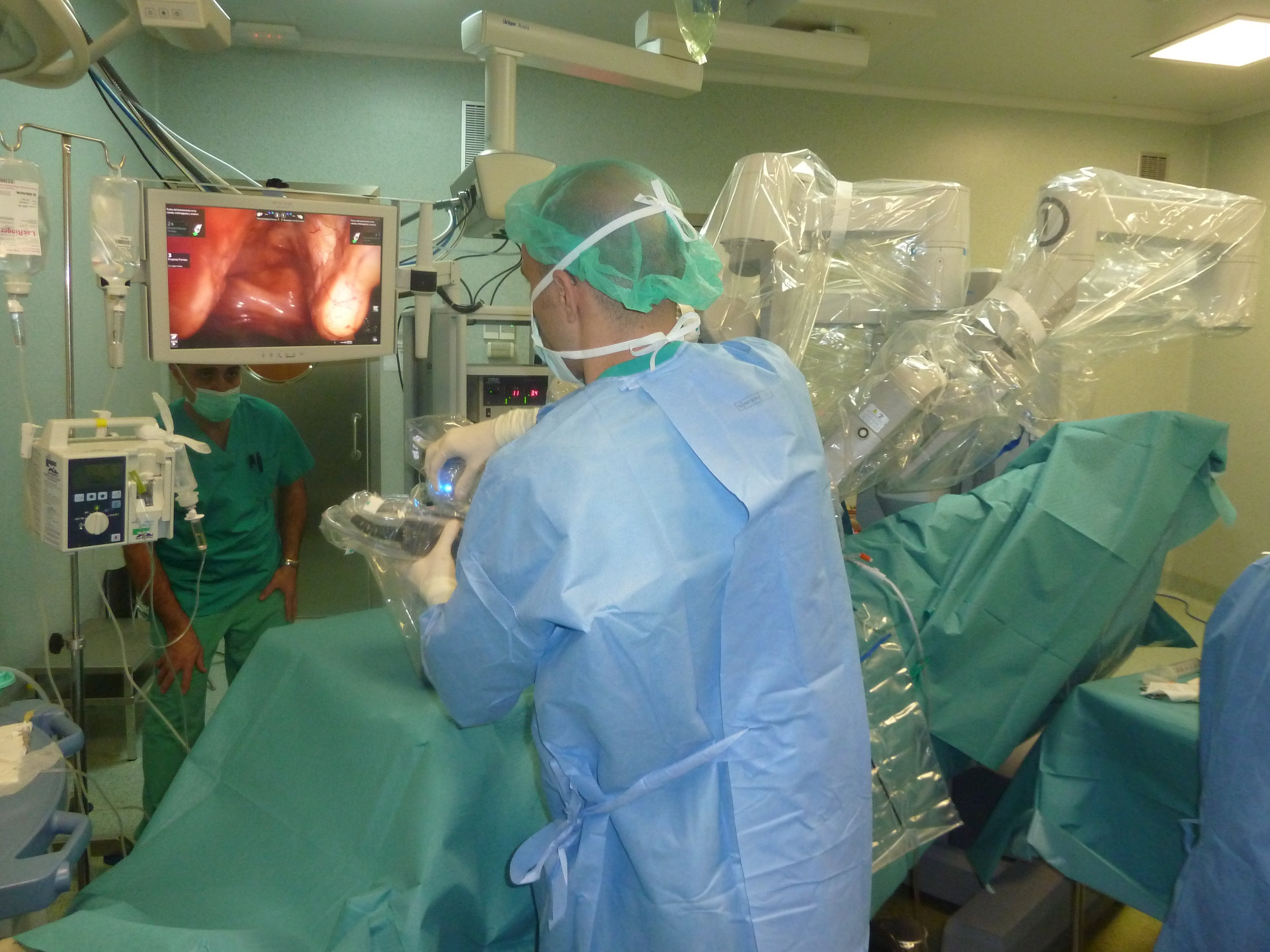 El Hospital Quirónsalud Barcelona realiza 450 intervenciones de cirugía robótica