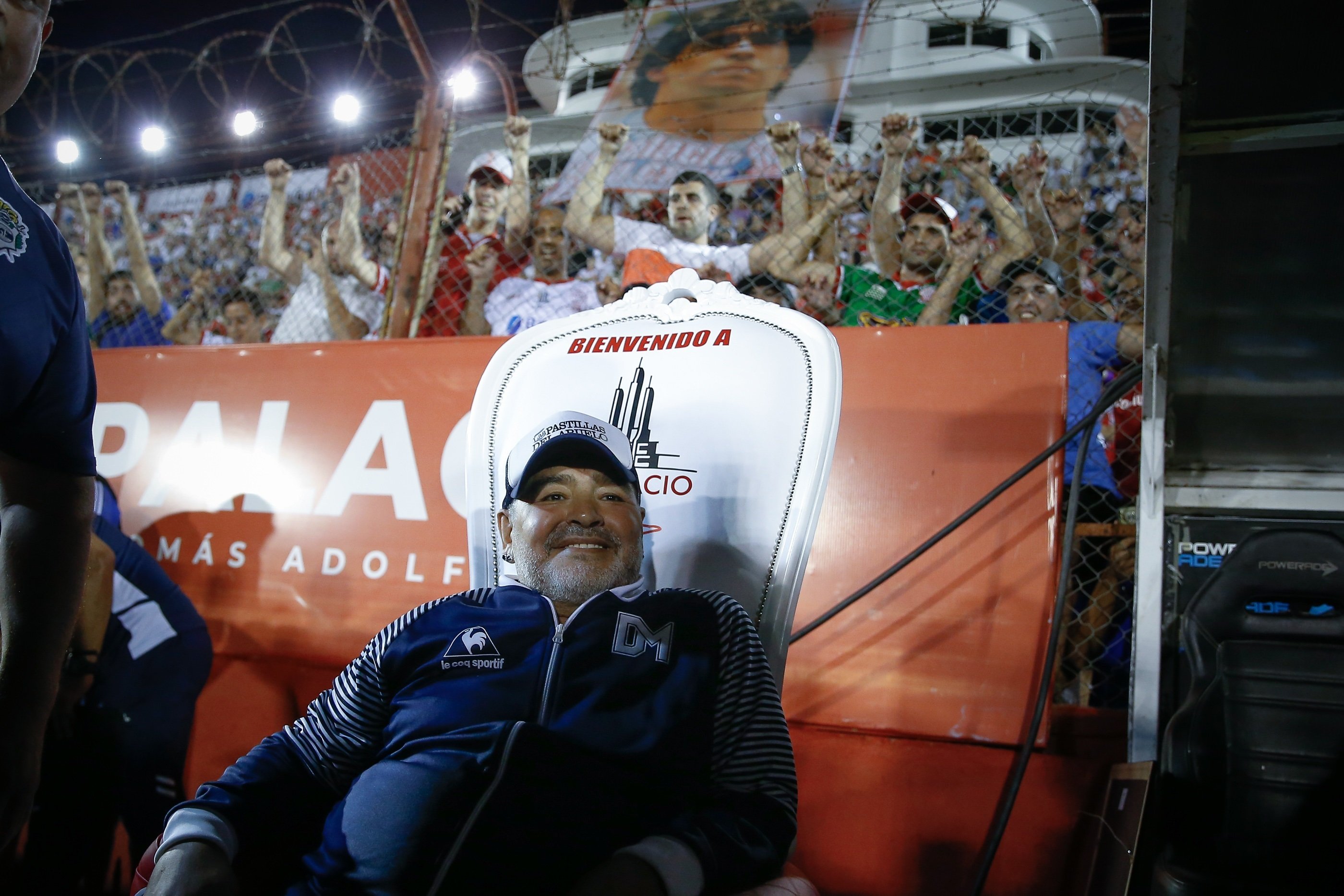 La surrealista respuesta de Maradona que se convierte en un baile