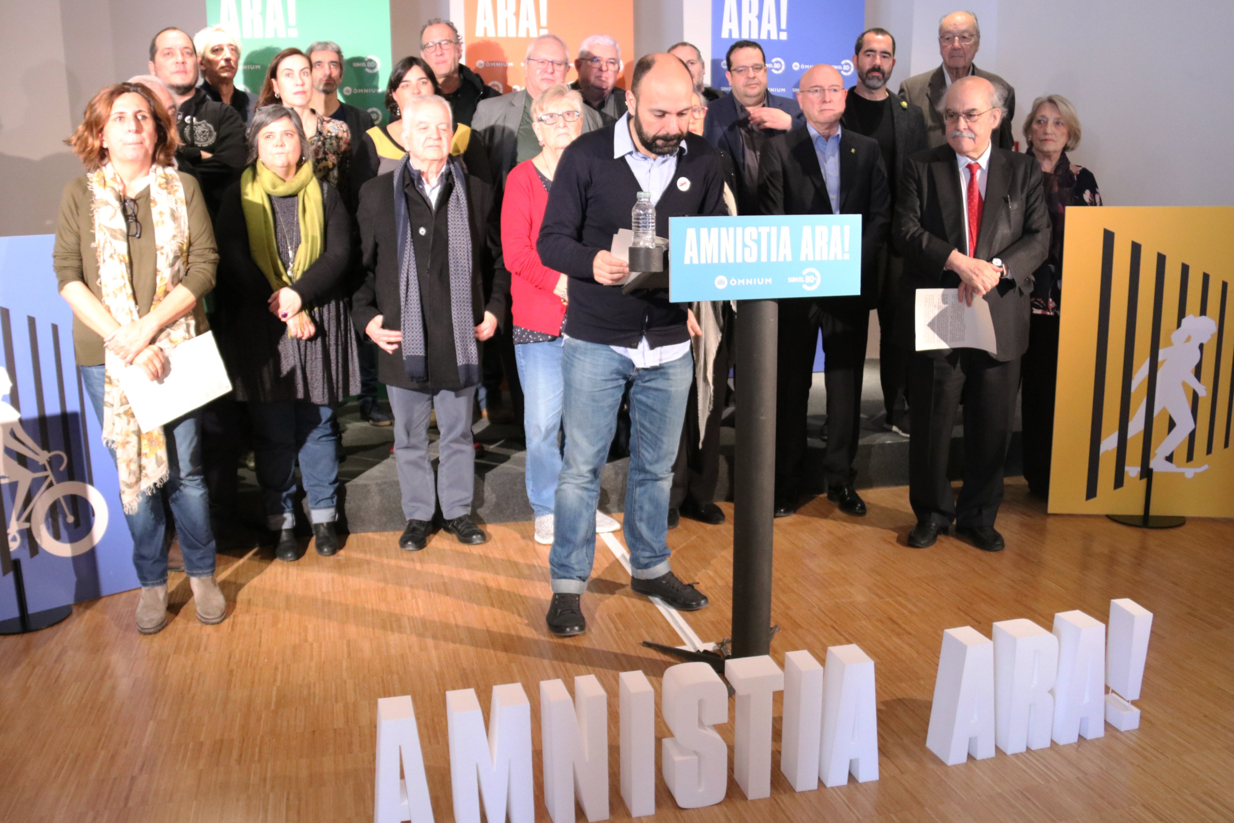 Els suports d’Òmnium per l'amnistia: d'exsocialistes i comuns a músics i actors