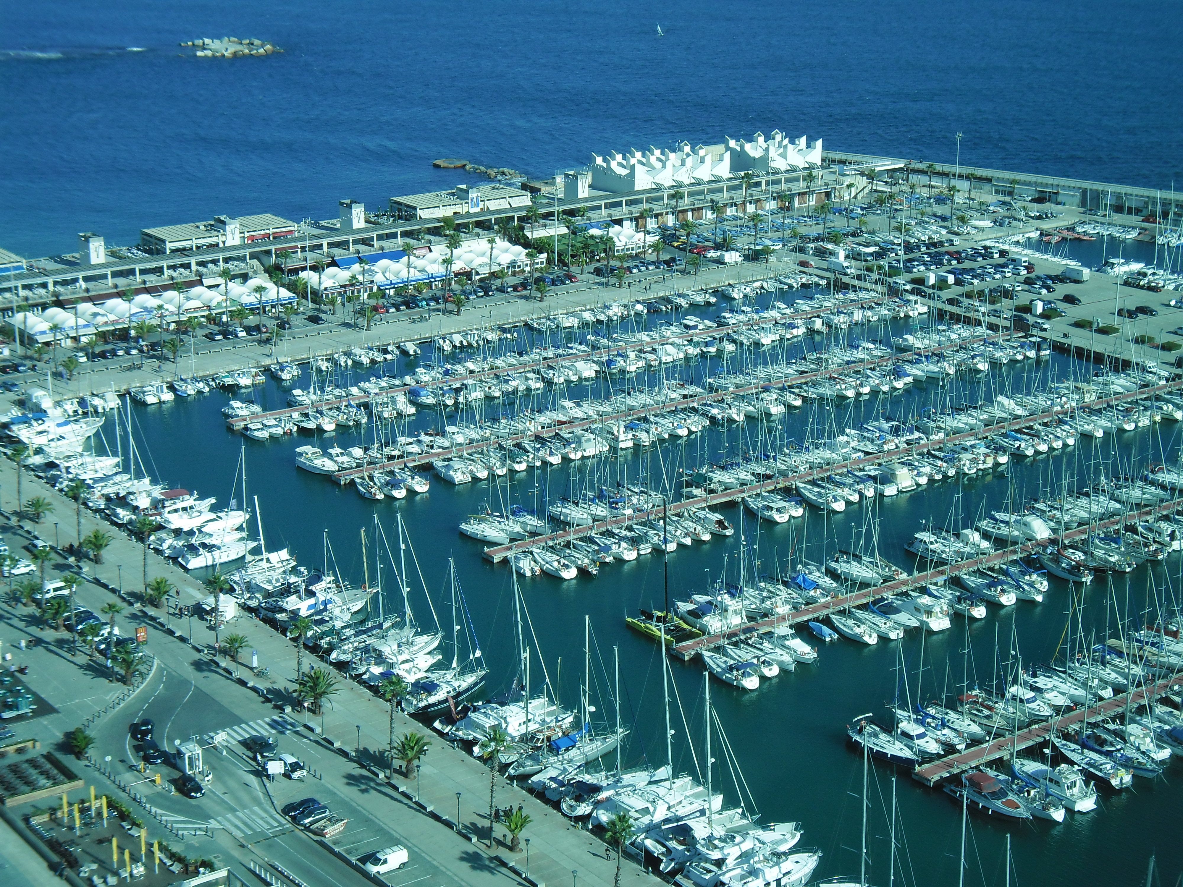 Las empresas del Port de Barcelona ganan 42,3 millones el 2015