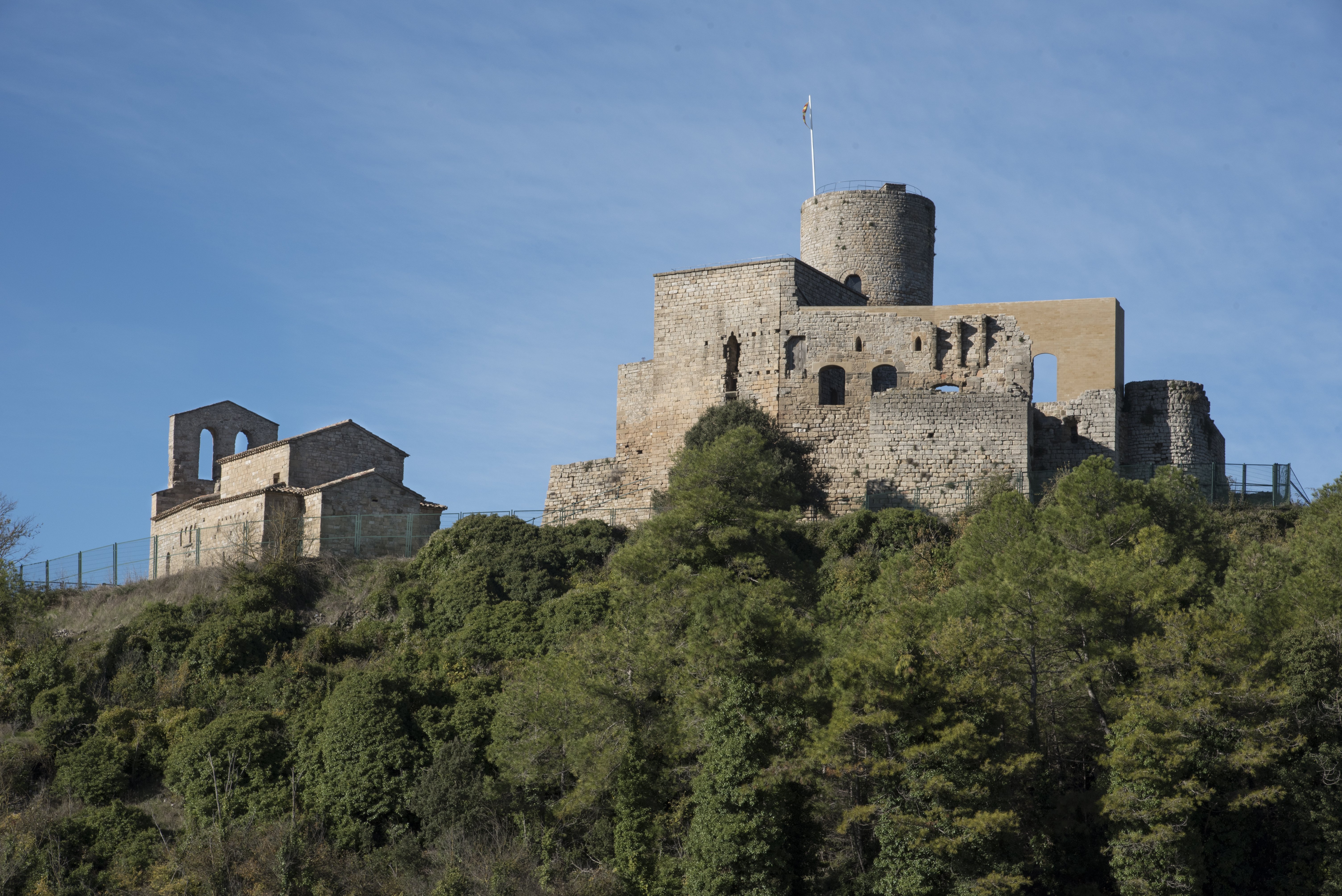 El castell de Boixadors (l'Anoia): de l'Abat Oliba a la pagesia del segle XX