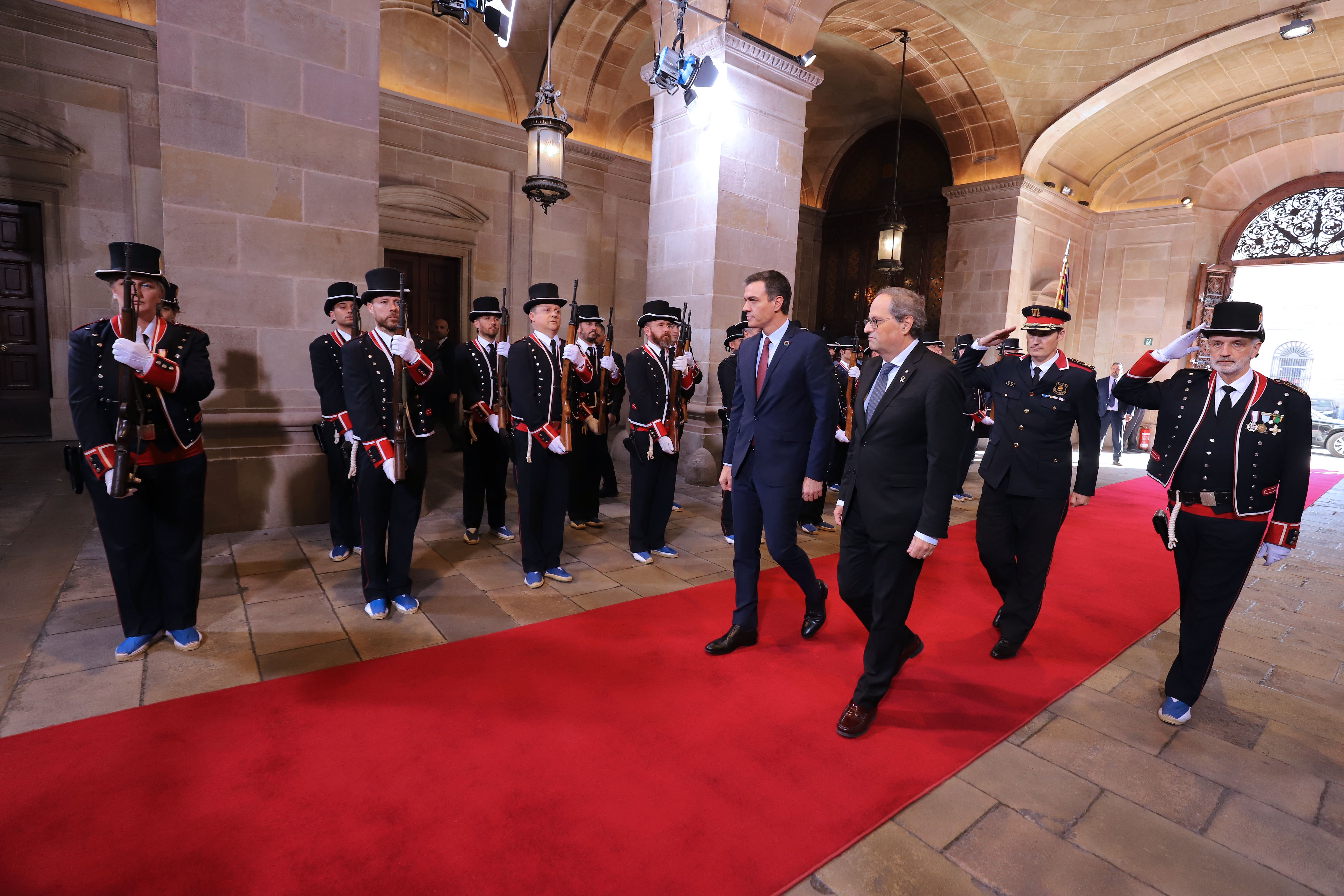 Las sonoras pifias de protocolo de Pedro Sánchez en el Palau