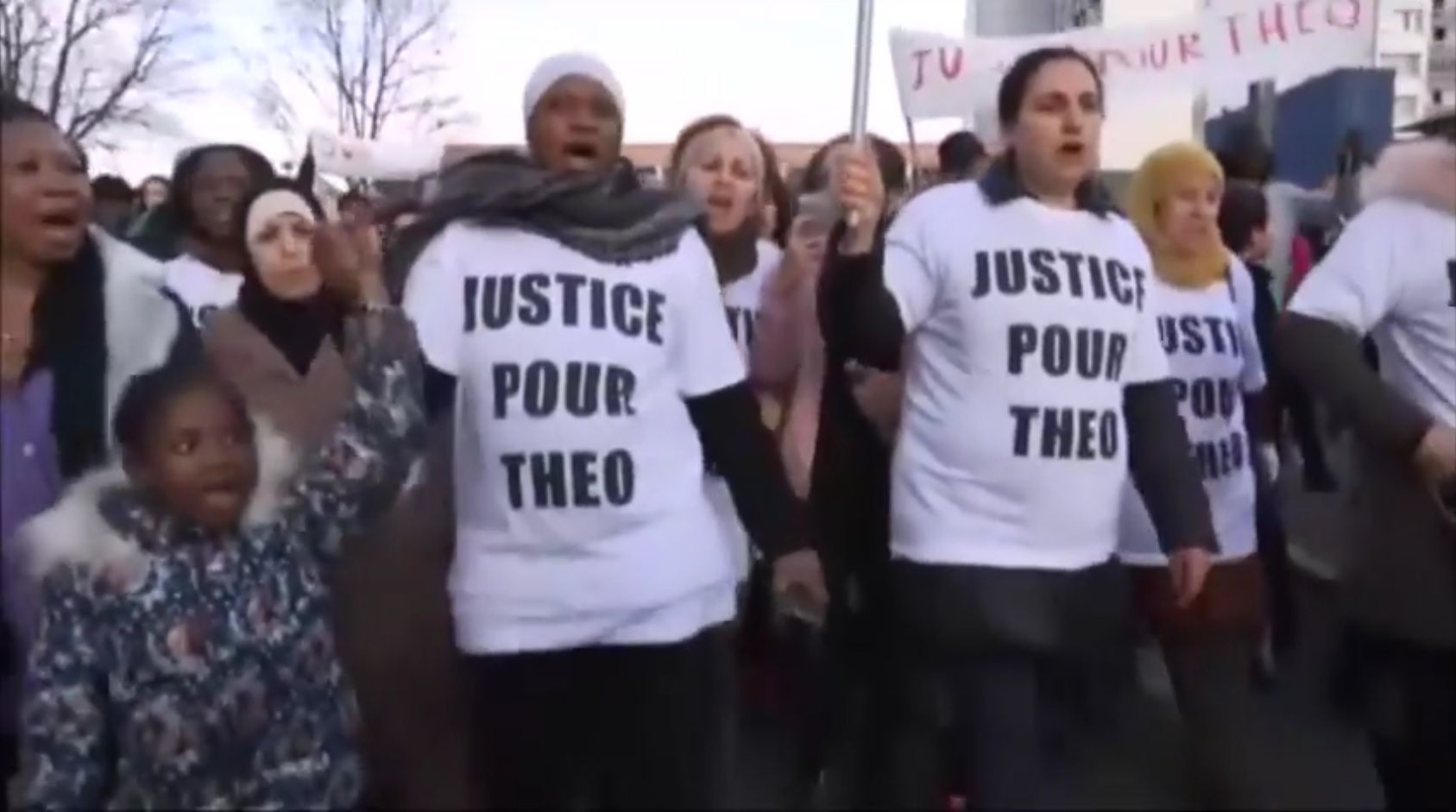 Protestas en las 'banlieues' de París por el joven negro violado por un policía