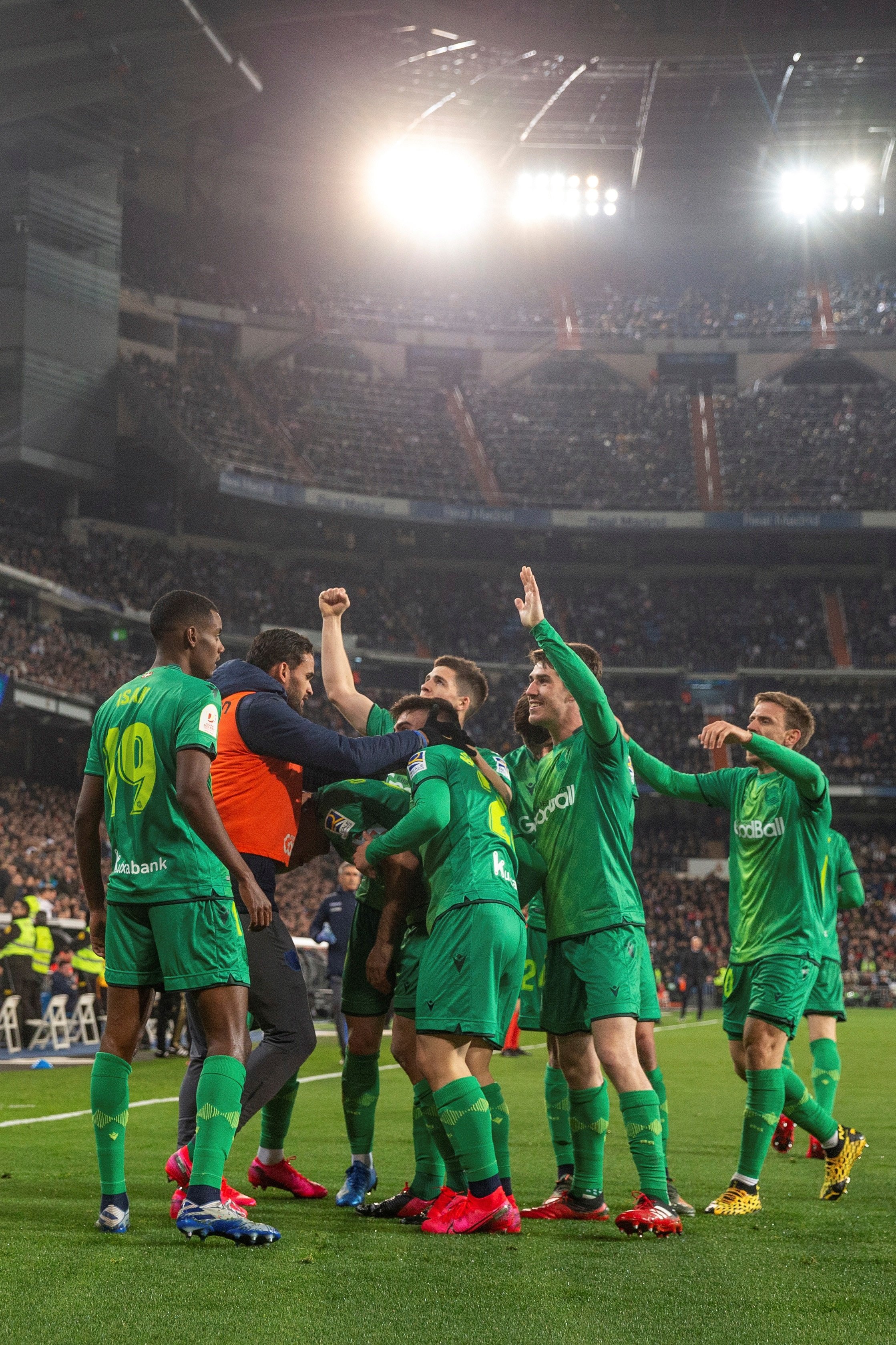 La Real Sociedad elimina al Madrid de la Copa en un partido loco (3-4)