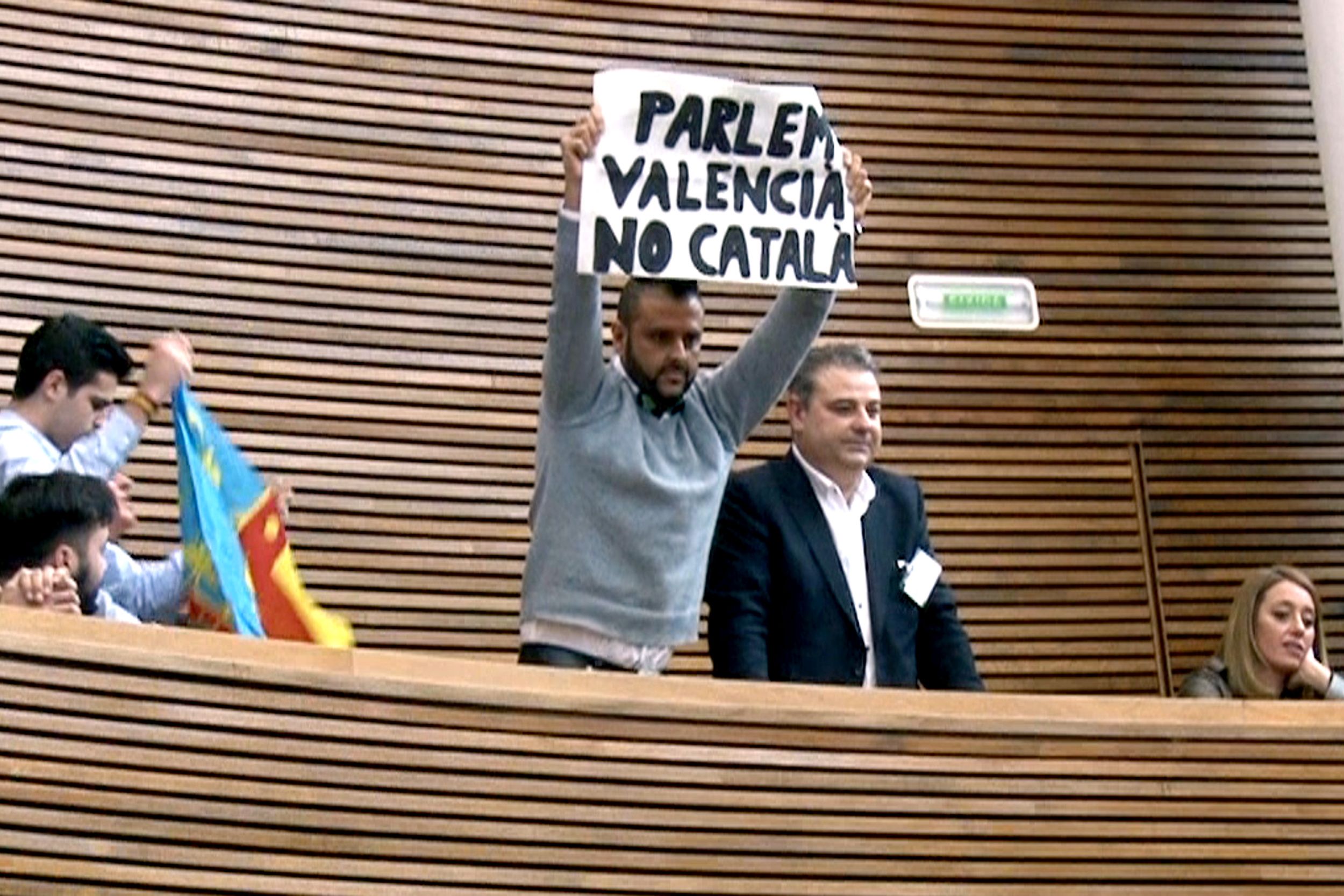 Las Corts Valencianes rechazan separar el valenciano y el catalán