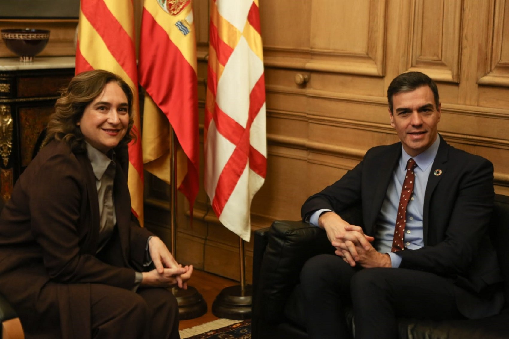 Pedro Sánchez i Ada Colau   Sira Esclasans